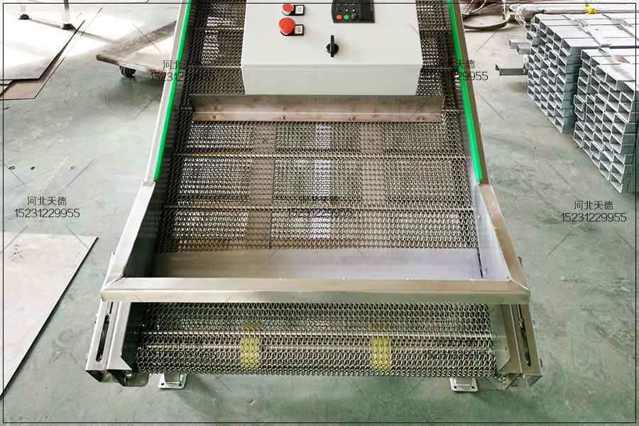 網(wǎng)帶輸送機